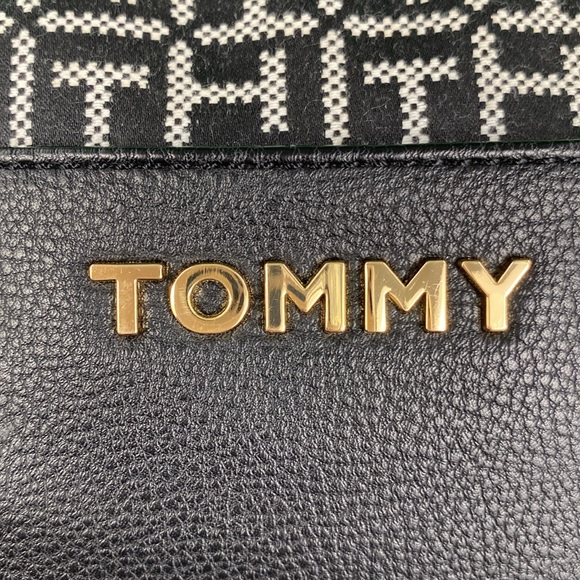 Tommy Hilfiger Black and White Logo Camera Crossbody Bag - Picture 5 of 16